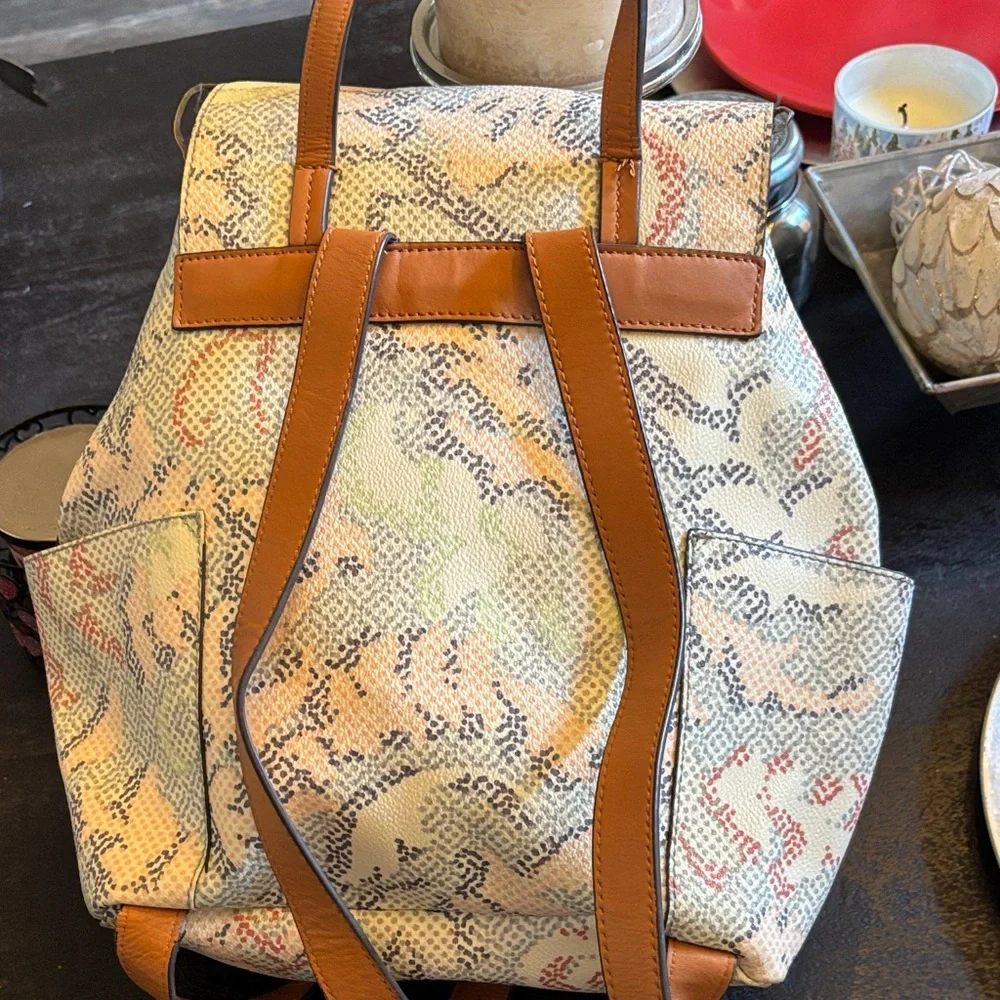 Tory Burch dot mosaic backpack!! Cream and Tan bag zipper compartment - Picture 4 of 8